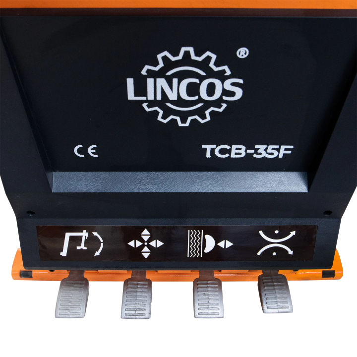 Machine de montage de roues équipée d'une colonne inclinable, de bras auxiliaires et d'un pistolet de gonflage analogique sur pi