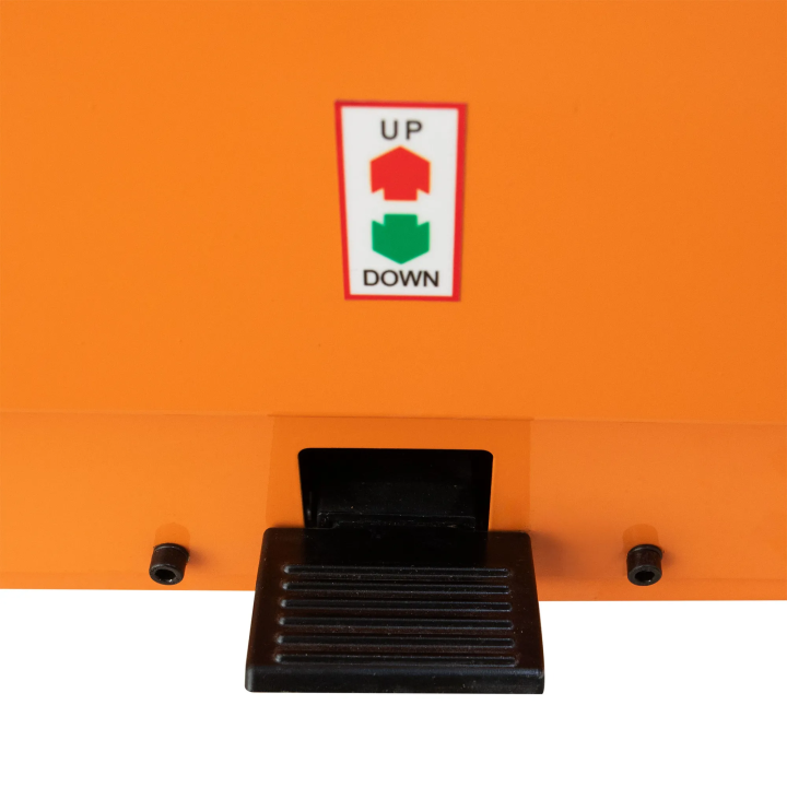 Machine de montage de roues équipée d'une colonne inclinable, de bras auxiliaires et d'un pistolet de gonflage analogique sur pi