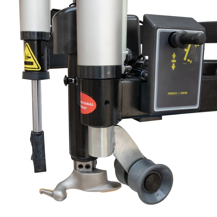 Démonte-pneus avec pont élévateur intégré de 66 cm (26 pouces) et bras auxiliaires droit et gauche