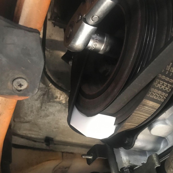 Coffret de montage pour courroies trapézoïdales, flexibles striées