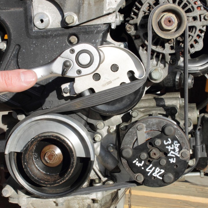 Coffret de montage pour courroies trapézoïdales, flexibles striées